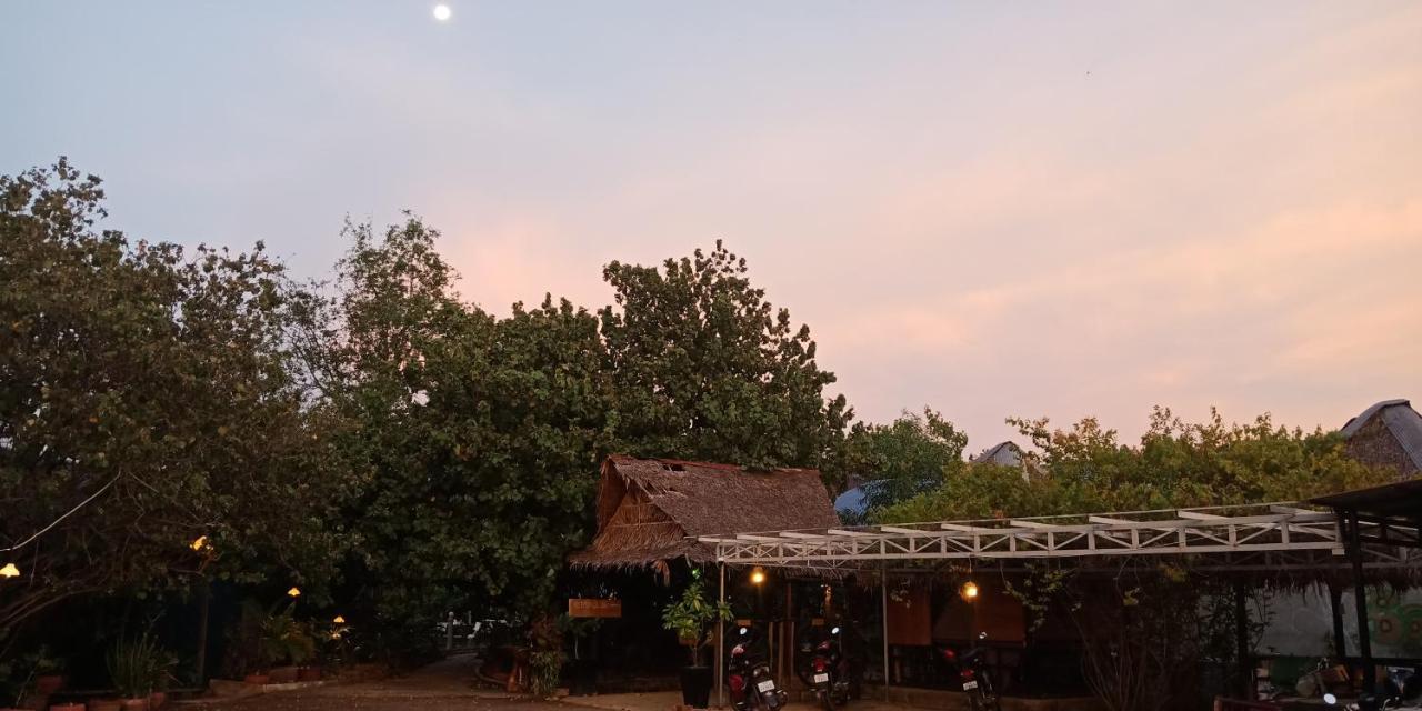 Banyan Tree Hostel Kâmpôt Zewnętrze zdjęcie