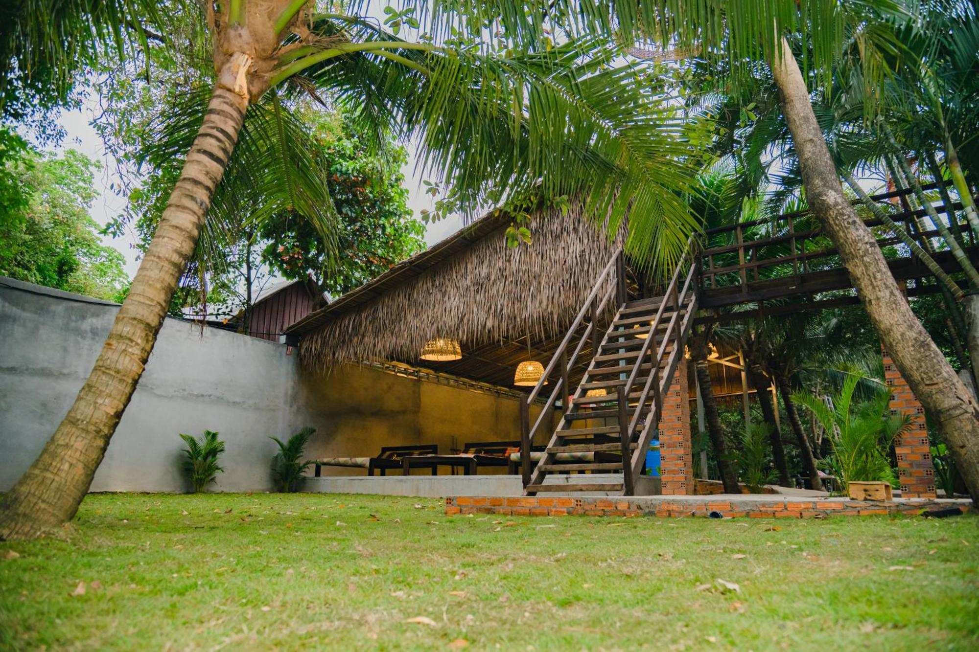 Banyan Tree Hostel Kâmpôt Zewnętrze zdjęcie
