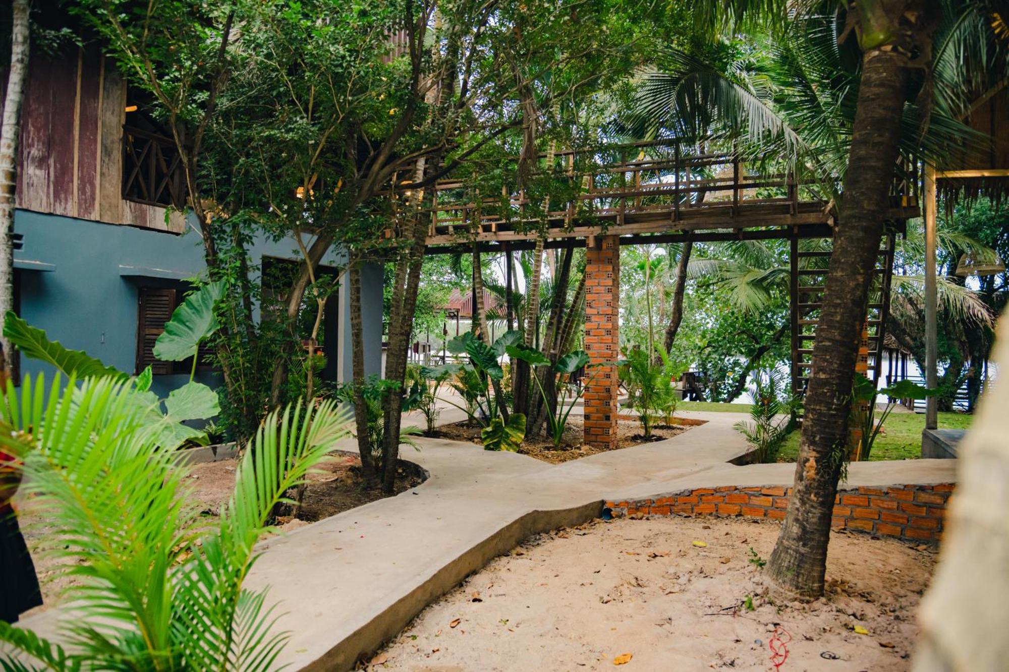 Banyan Tree Hostel Kâmpôt Zewnętrze zdjęcie