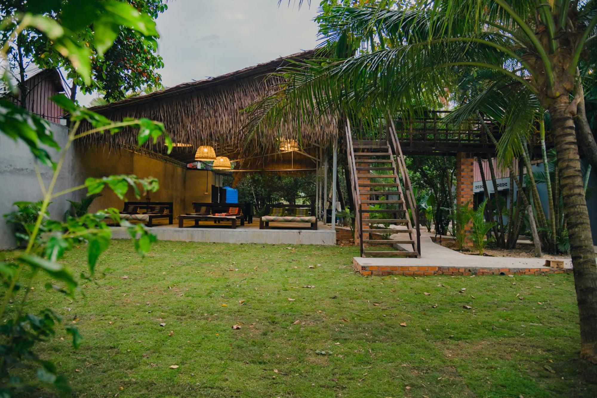 Banyan Tree Hostel Kâmpôt Zewnętrze zdjęcie