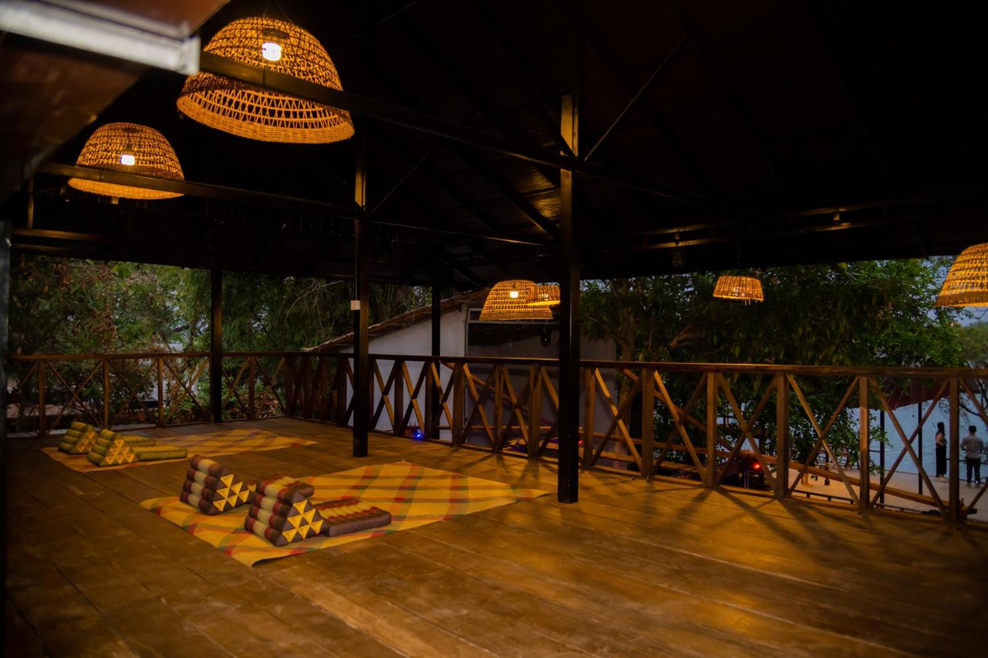 Banyan Tree Hostel Kâmpôt Zewnętrze zdjęcie