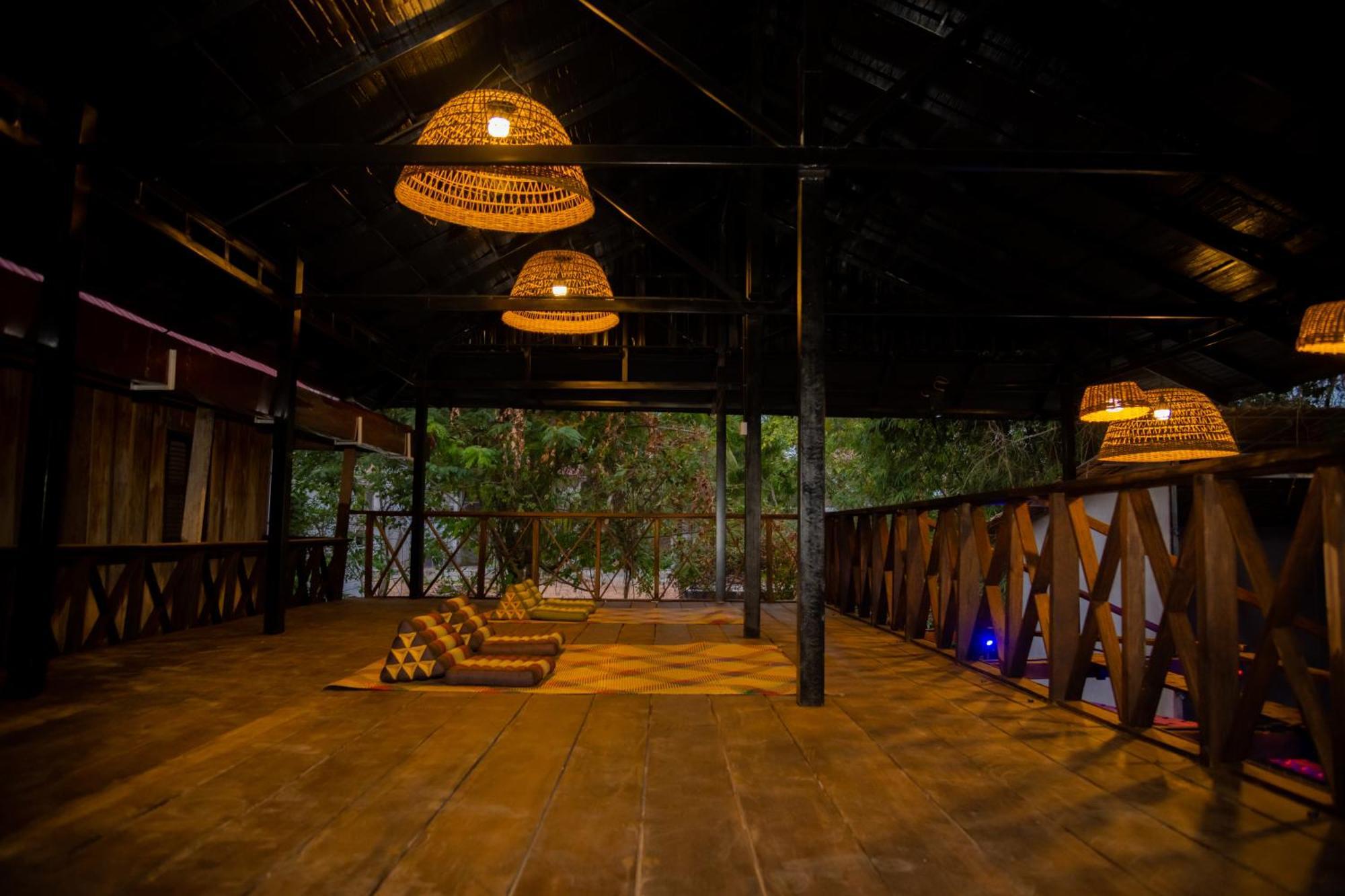 Banyan Tree Hostel Kâmpôt Zewnętrze zdjęcie